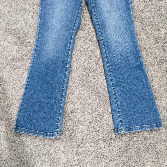 Garnet Hill 30P light wash jeans - Picture 3 of 13